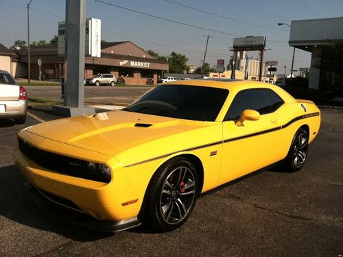 2012 dodge challenger srt8 392 yellow jacket no reserve!!!