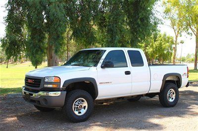 Extra clean 4x4 truck with vortec motor and bedliner - we finance!