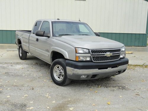 2005 chevrolet  duramax diesel 4x4   2500 hd needs work