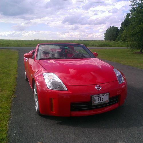 2008 nissan 350z touring convertible 2-door 3.5l 6mt