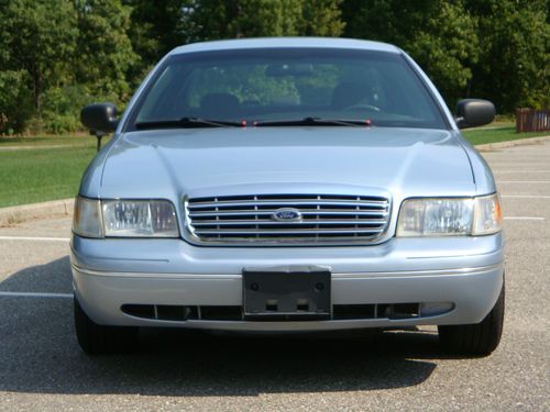 2004 ford crown victoria police interceptor detective sedan