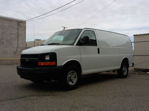 2012 chevrolet express 2500 base standard cargo van 4-door 4.8l