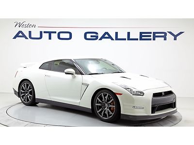 2013 gt-r premium 2700 miles, perfect!