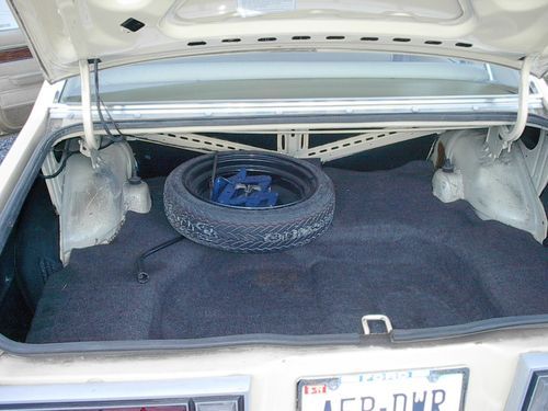 1983 Ford Fairmont sedan 6cylinder 1 owner 28,000 original miles NO RESERVE, image 8