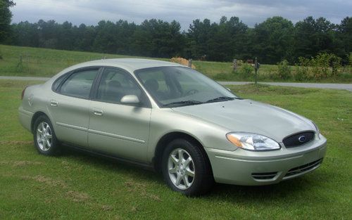 2006 ford taurus must see! clean! great condition! lt green