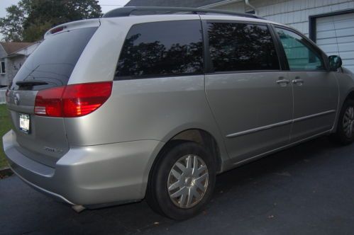 2005 toyota sienna le mini passenger van 5-door 3.3l