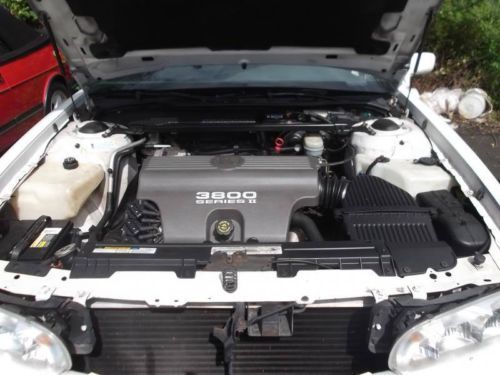 1997 Pontiac Bonneville SE Sedan 4-Door 3.8L, image 2