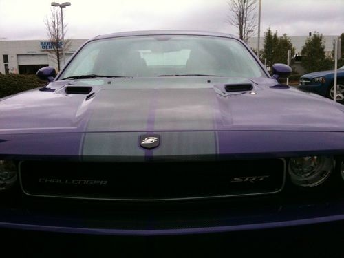 2010 dodge challenger srt8 coupe 2-door 6.1l