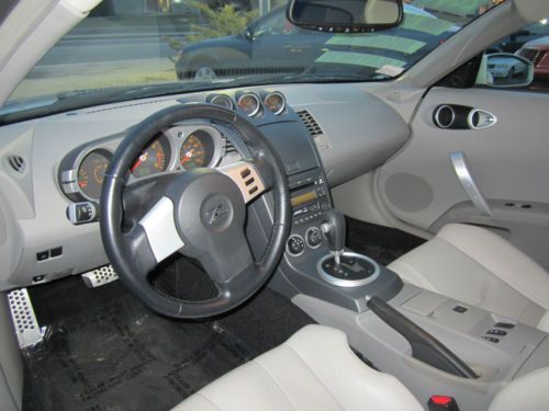 2003 Nissan 350Z Touring Coupe 2-Door 3.5L, image 10