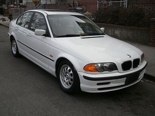 1999 bmw 323i automatic 4-dr sedan fully loaded -mint condition in / out