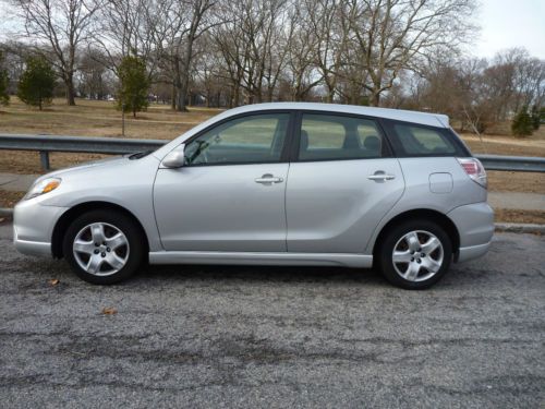 Toyota 05 matrix xr wagon- 5-speed, loaded, cd, clean! no reserve!