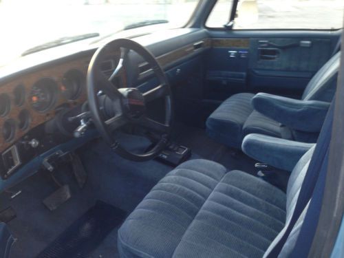 1991 CHEVY SUBURBAN 4X4, 1500 OWNED BY A SMALL TOWN FIRE DEPT.  WELL MAINTAINED, image 3