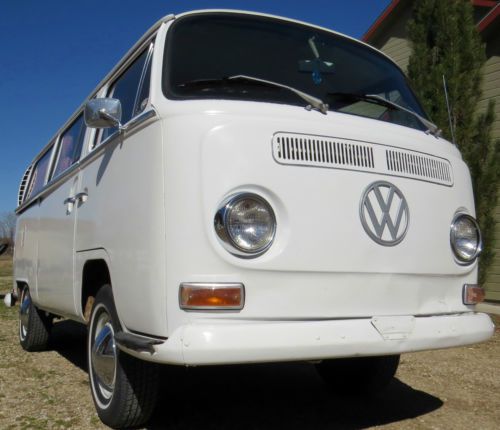 1969 volkswagen deluxe bay window bus