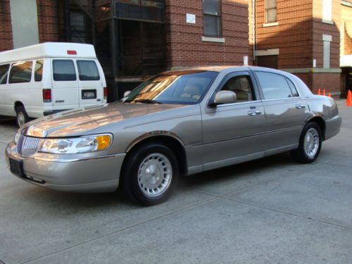 1999 lincoln town car executive sedan, 41k original miles/ simply perfect!!!