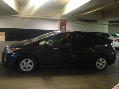 2011 toyota prius hybrid; gray exterior; 49,500 miles; excellent condition