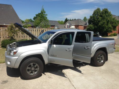 60,500 low miles in excellent condition, trd edition wheels!!! tonneau cover!!!