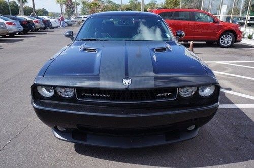 2008 dodge challenger srt8 coupe 2-door 6.1l