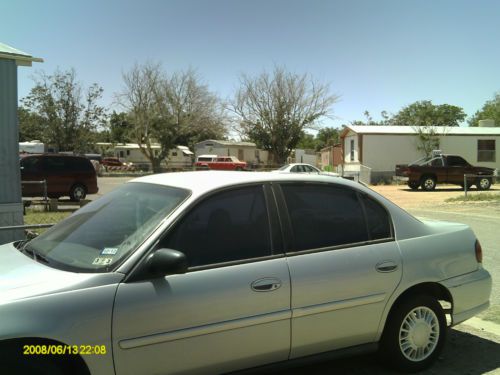 Chevy mailivbu 2001 4dr sedan 103400 mi. silver with grey interior good conditio