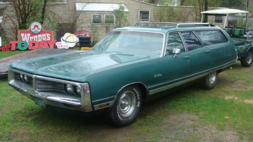 1972 chrysler town &amp; country station wagon rust free!