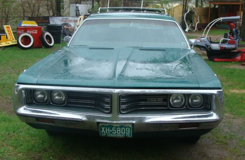 1972 Chrysler Town & Country Station Wagon Rust Free!, image 2