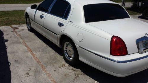 Lincoln Town Car, image 2