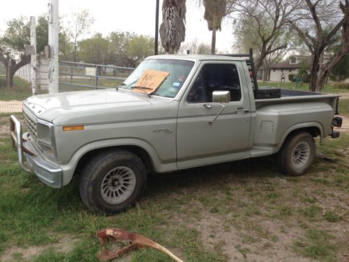 1981 ford f-100 custom standard cab pickup 2-door 4.9l