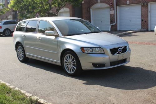 2011 volvo v50 t5 wagon, one owner, clean carfax, bluetooth, leather, ipod / usb