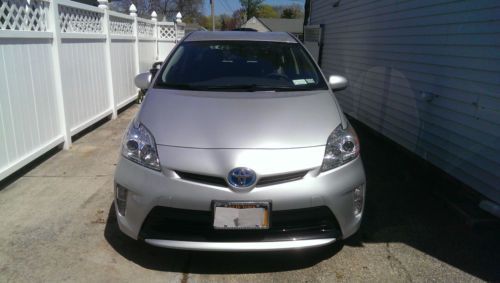 2013 toyota prius 2 hatchback 4-door - only 5402 miles! free nav &amp; backup camera