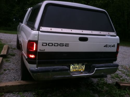 1998 dodge ram extended cab 4x4 pickup truck  w/ truck cap