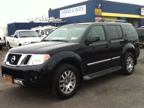 Pathfinder le moonroof nav. black ext.  black leather 44k clean carfax dvd ent.