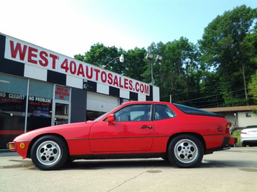 1987 red porsche 924 coupe