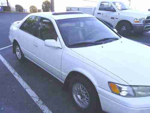 1998 Toyota Camry LE Sedan 4-Door 2.2L, image 2