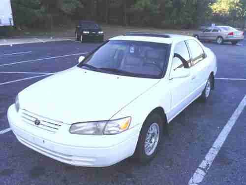 1998 Toyota Camry LE Sedan 4-Door 2.2L, image 3