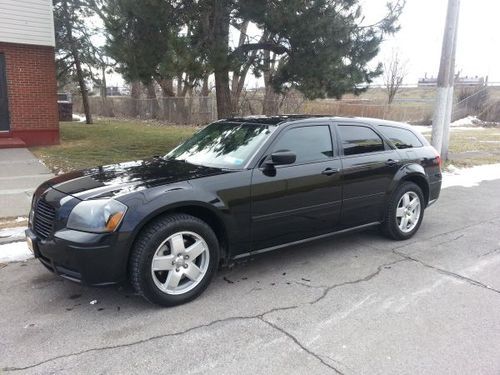 2005 dodge magnum sxt wagon 4-door 3.5l 2nd owner