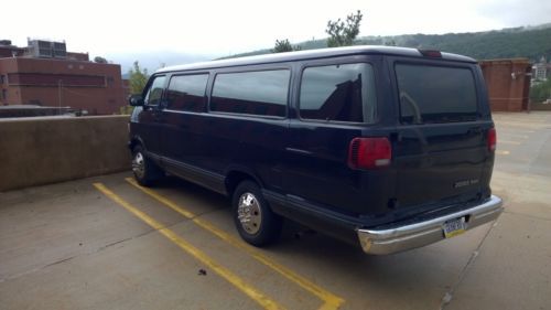 15 passenger-it&#039;s a 1994 but looks like a 2004 nice!!!