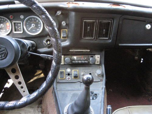 1972 MG B GT, Rolling Chassis complete w/Wire wheels, Engine and Transmission, image 15