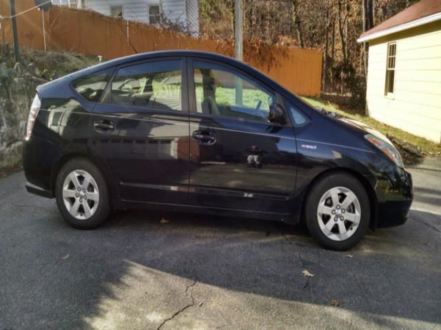 Toyota prius base hatchback 4-door