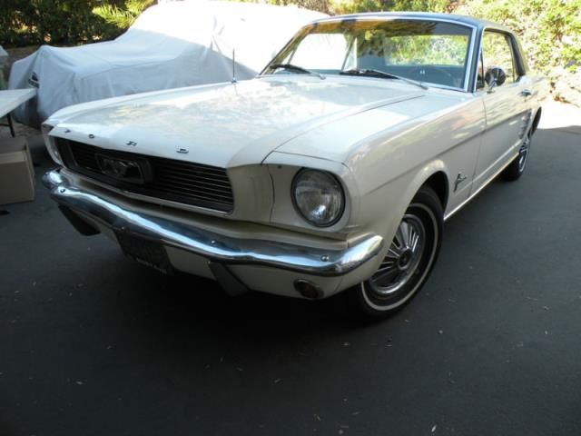 Ford mustang pony interior