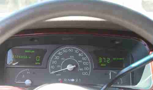 2003 LINCOLN TOWN CAR EXECUTIVE OLIVE GRAY. ALWAYS GARAGED. MECHANICALLY GREAT!, image 5