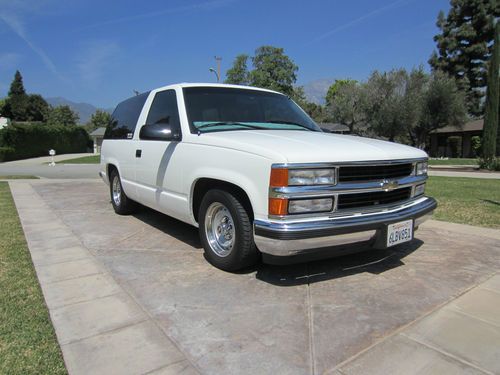 1999 2 door tahoe,2 wheel drive,barn doors