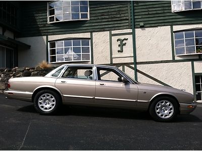 2001 jaguar xj8 sedan navigation only 61,000 actual miles!!!