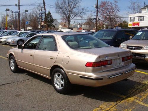 1997 toyota camry le sedan 4-door 2.2l