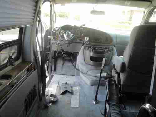 Handicap with Lift. Disabled-Ready modified Van 3-Door 4.6L. NO RESERVE, image 8