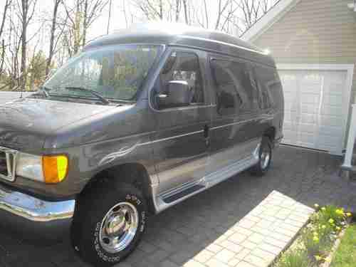 Handicap with Lift. Disabled-Ready modified Van 3-Door 4.6L. NO RESERVE, image 13