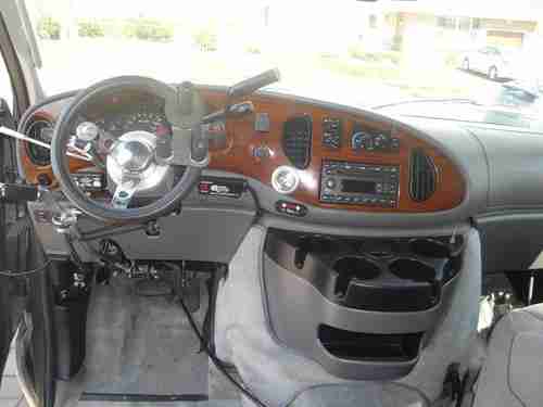 Handicap with Lift. Disabled-Ready modified Van 3-Door 4.6L. NO RESERVE, image 16