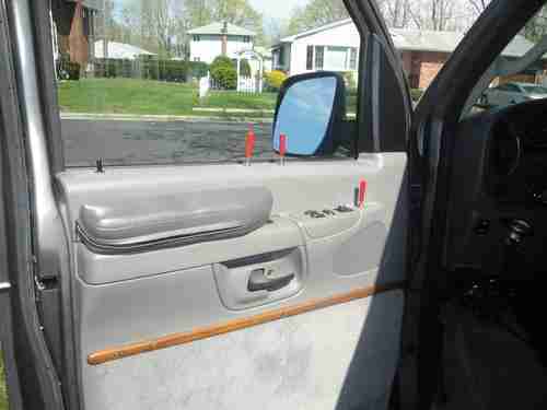Handicap with Lift. Disabled-Ready modified Van 3-Door 4.6L. NO RESERVE, image 18