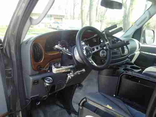Handicap with Lift. Disabled-Ready modified Van 3-Door 4.6L. NO RESERVE, image 19