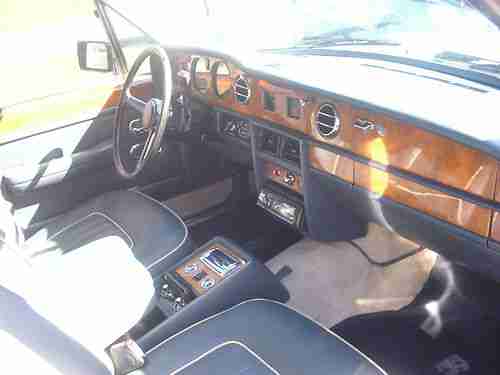 1985 Rolls Royce Silver Spirit - Champagne Ext. Blue Leather Interior, image 2