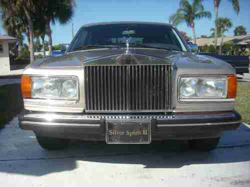 1985 Rolls Royce Silver Spirit - Champagne Ext. Blue Leather Interior, image 3