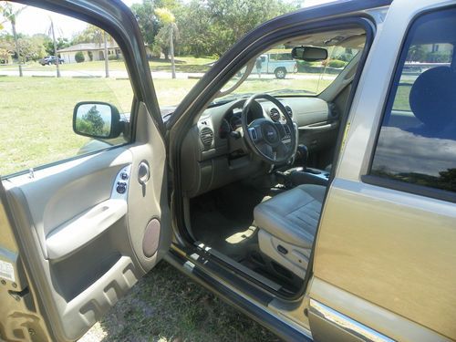 2005 jeep liberty turbo diesel - southern jeep - never off road - no rust